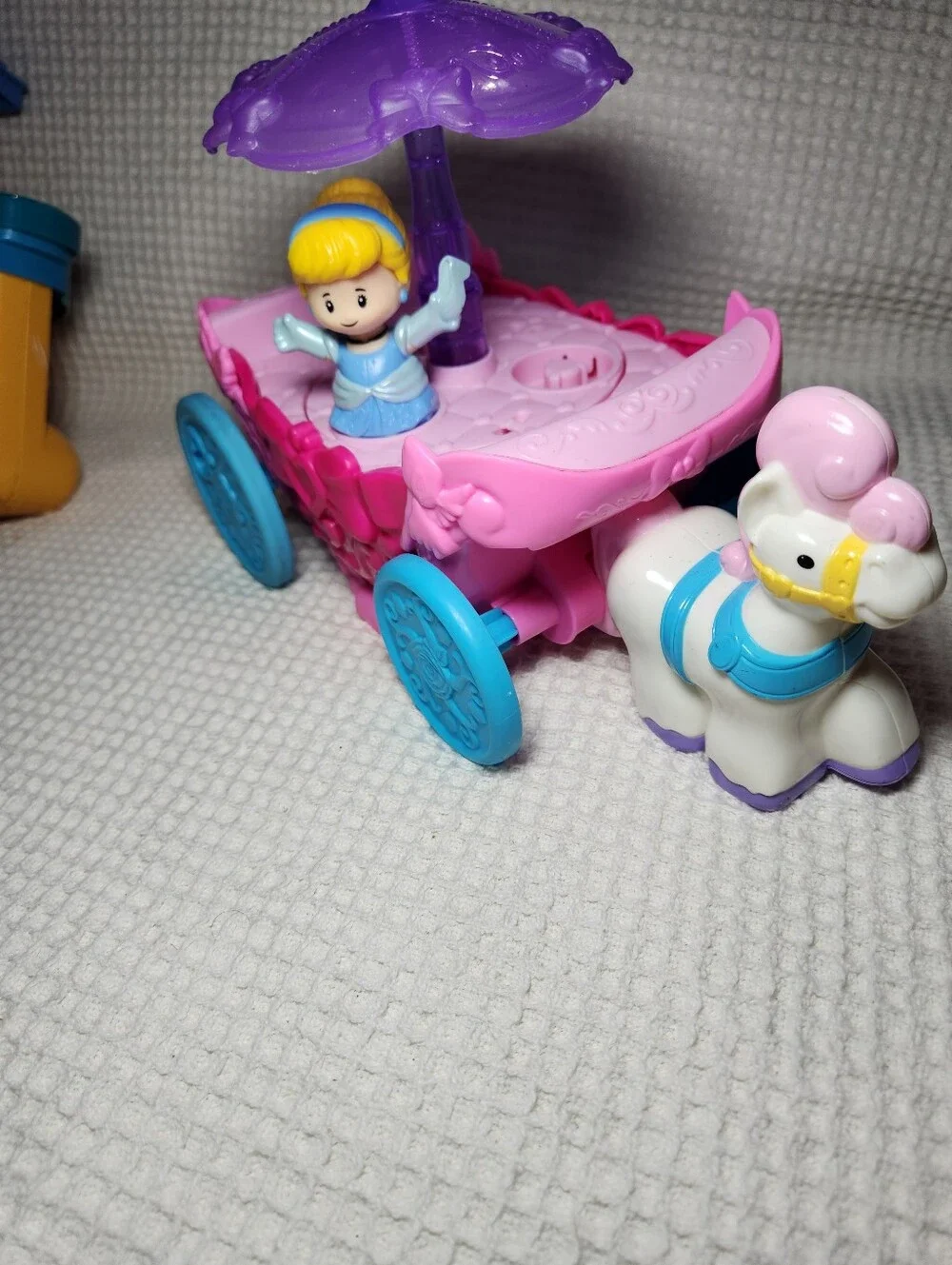 Fisher-Price Little People Disney Princess Musical Carousel Carriage W/ Figure